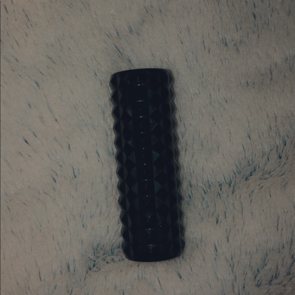 kat von d studded kiss lipstick